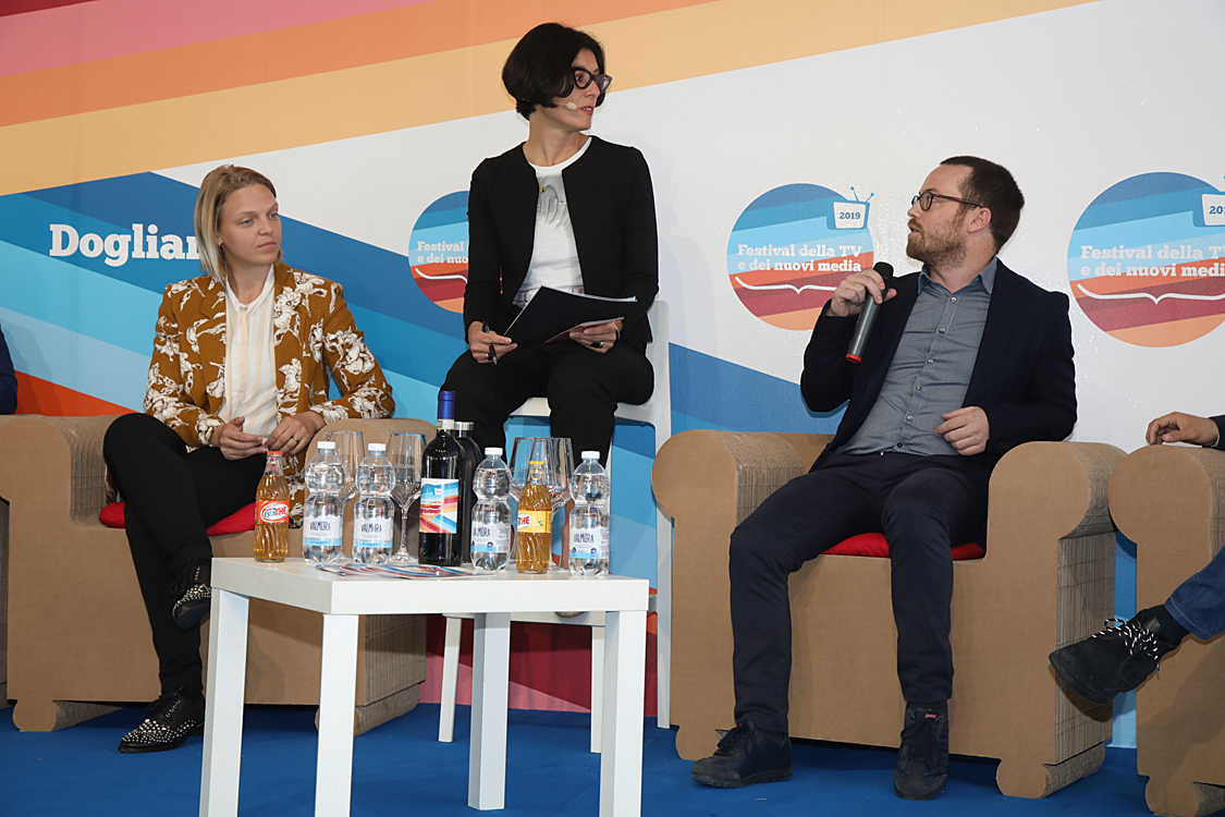 Festival della TV e dei Nuovi Media 2019_137.jpg - Road to Tokyo 2020: Eurosport e l’esperienza olimpica Cosa significa partecipare a una Olimpiade? E magari vincere una medaglia d’oro?  Alcuni tra i grandi atleti azzurri, tra cui la portabandiera di PyeongChang 2018 Arianna Fontana, raccontano le loro sfide, le loro emozioni e i loro successi a cinque cerchi.  E per Eurosport, broadcaster ufficiale delle prossime tre Olimpiadi, la sfida di portare nelle case degli italiani un’esperienza mai vista prima.